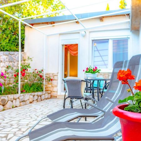 Vacation Home Grill & Chill With 350M2 Garden With Bbq Novi Vinodolski Exterior foto
